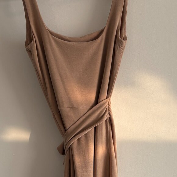 Aritzia Wilfred wrap dress (light brown colour) - Picture 3 of 4